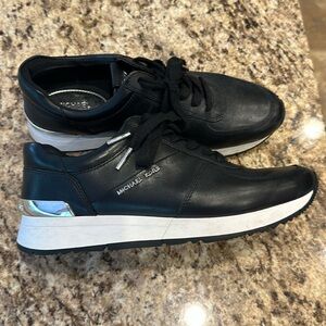Michael Kors Women's Allie Trainer Sneakers SZ 8. EUC
